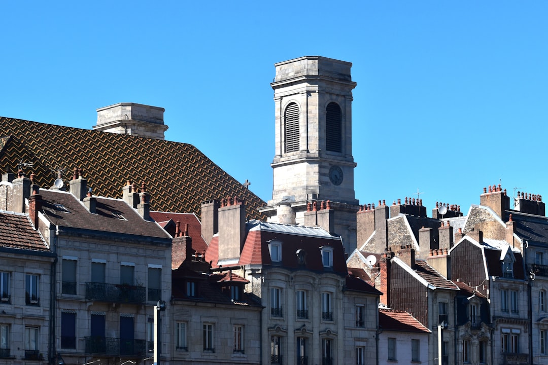 Cabinet dentaire moderne à Besançon avec fauteuil et équipements de dernière génération