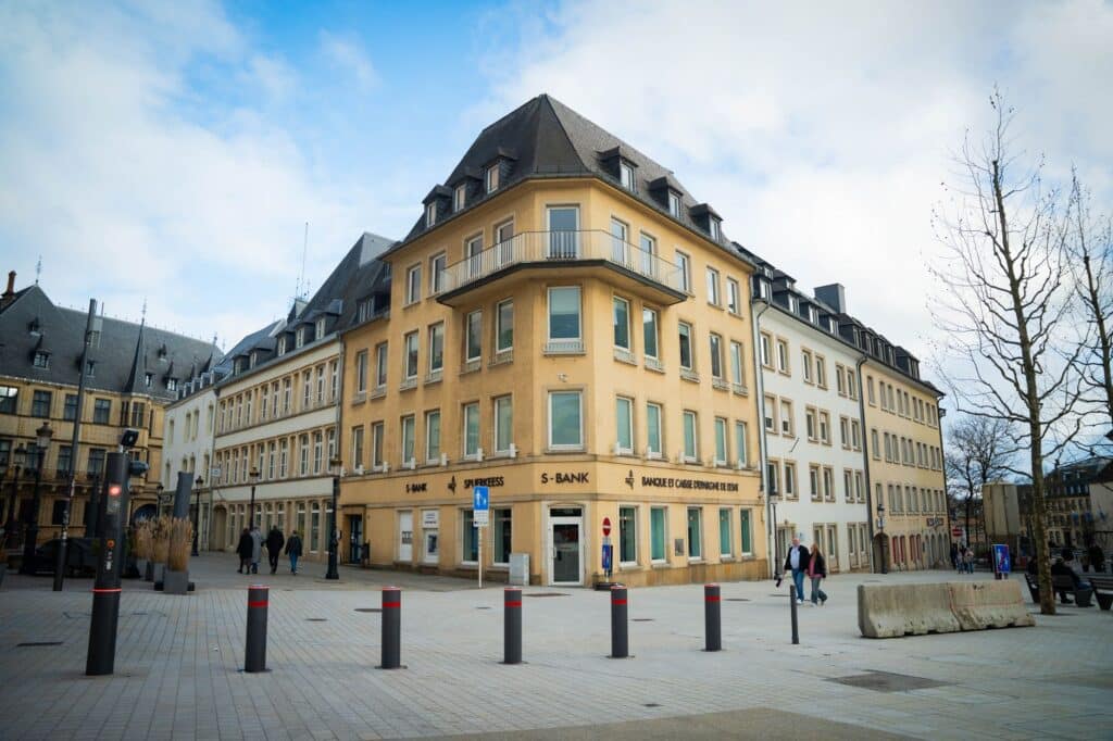 Quartier financier du Kirchberg à Luxembourg-ville, symbole des salaires élevés du Grand-Duché