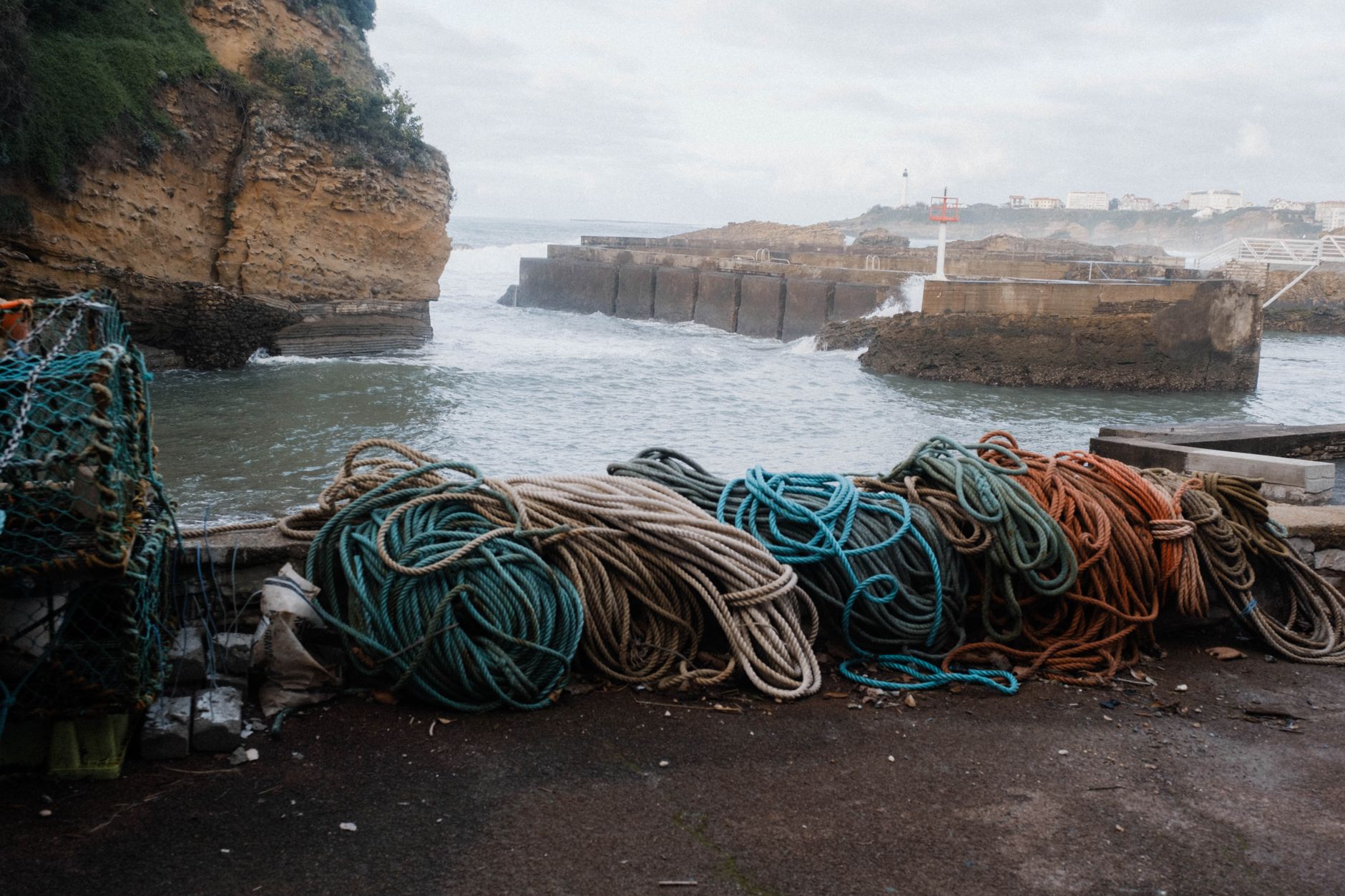Vieux-Port de Cannes : Pourquoi les pêcheurs en colère paralysent l'accès et quelles en seront les conséquences pour les usagers ?