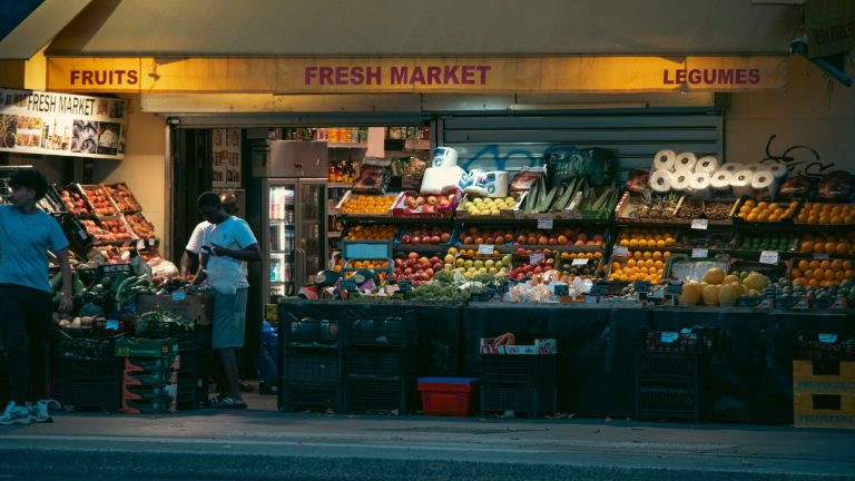 Épicerie de nuit à Nice : horaires, règles et livraison