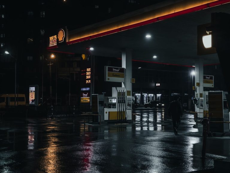 Pénurie de carburants : Votre budget va-t-il en souffrir ?