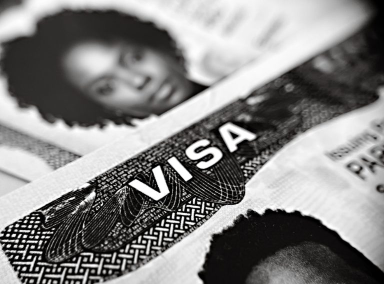 Réfugiés ukrainiens dans les Alpes-Maritimes : comment renouveler votre visa sans stress ?