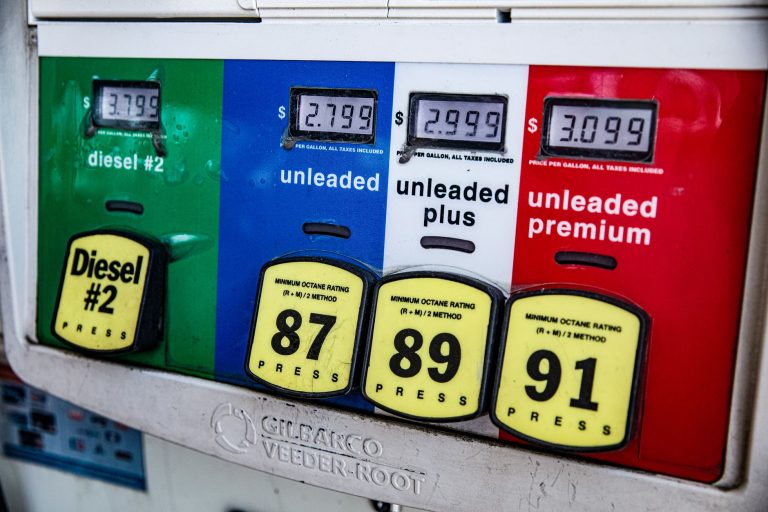 1er octobre : nouvelle aide pour alléger la facture carburant des travailleurs