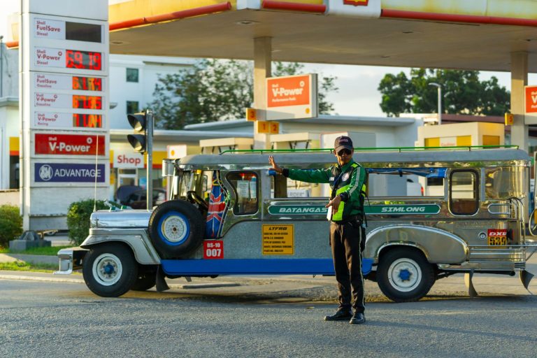Vous souffrez des hausses de carburant ? Voici comment bénéficier de l’aide prolongée