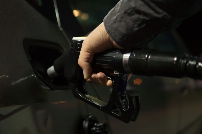 Nouvelle aide carburant : êtes-vous éligible aux mesures élargies ?