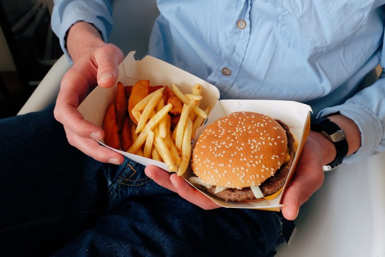Les erreurs à éviter en fast food pour une meilleure santé