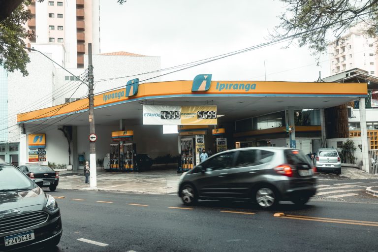 Carburant à 2,41 €/L : l&rsquo;erreur qui vous coûte cher chaque mois