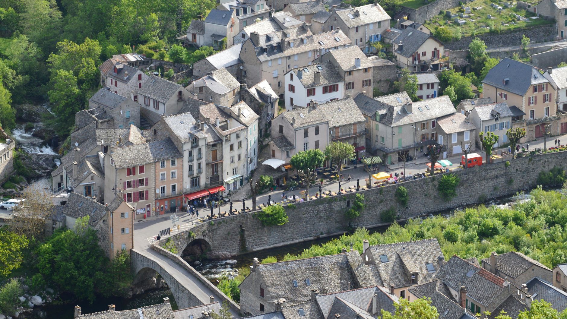 Travaux de lutte contre les inondations à Théoule-sur-Mer : un défi pour les commerçants locaux