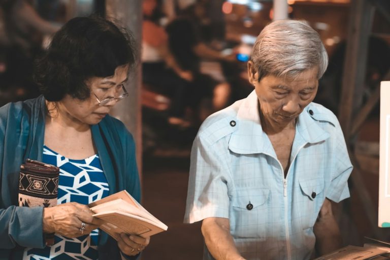 Proverbe sur les 80 ans : la sagesse populaire face aux seuils qui com