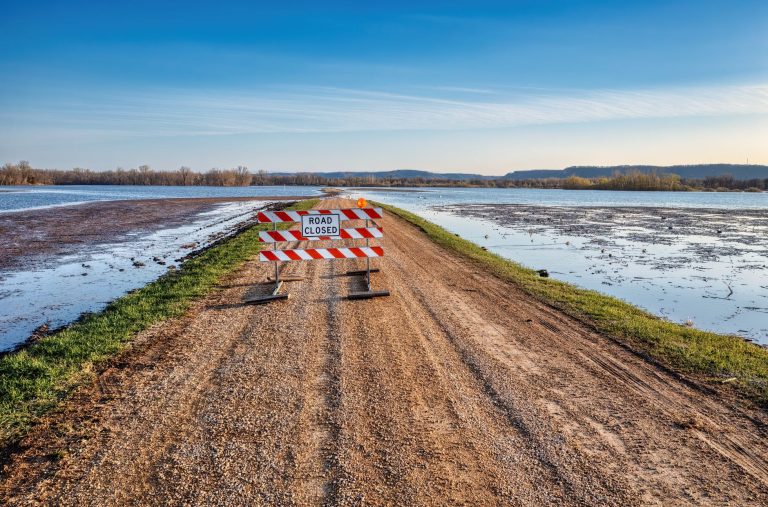 Travaux de lutte contre les inondations à Théoule-sur-Mer : un défi pour les commerçants locaux