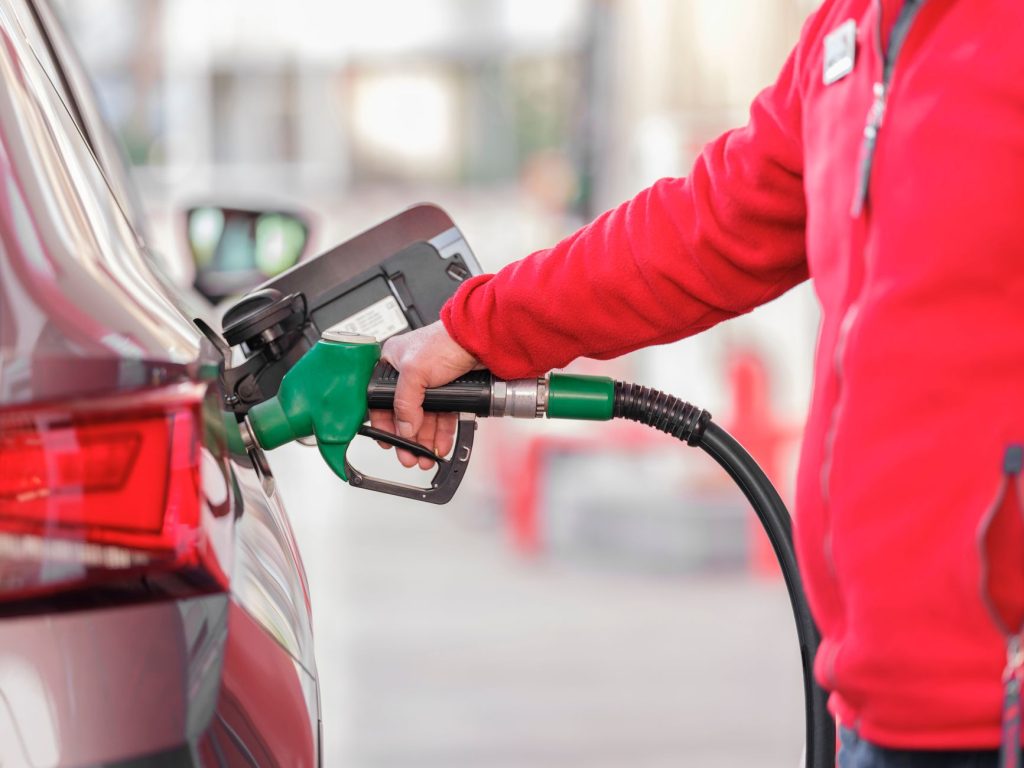 Qui peut bénéficier de l&rsquo;aide carburant ? Découvrez comment en profiter rapidement !
