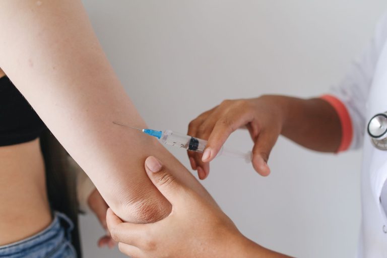 Vaccin contre la grippe dans les Alpes-Maritimes : ce que vous devez savoir